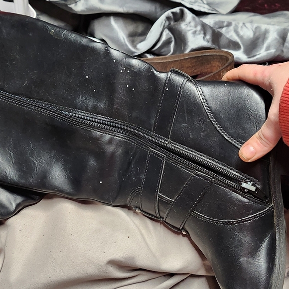 Size 8 1/2 Arizona black boots - Picture 7 of 8